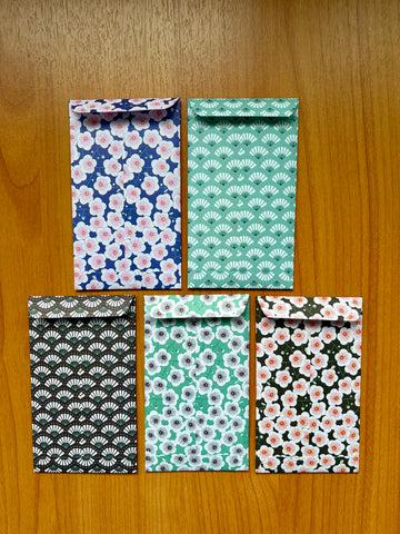 Elegant black and green fans and flowers money envelopes--set of 5 for Christmas and Eid