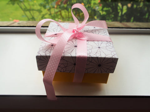 Gift box with lid--yellow and white geometric